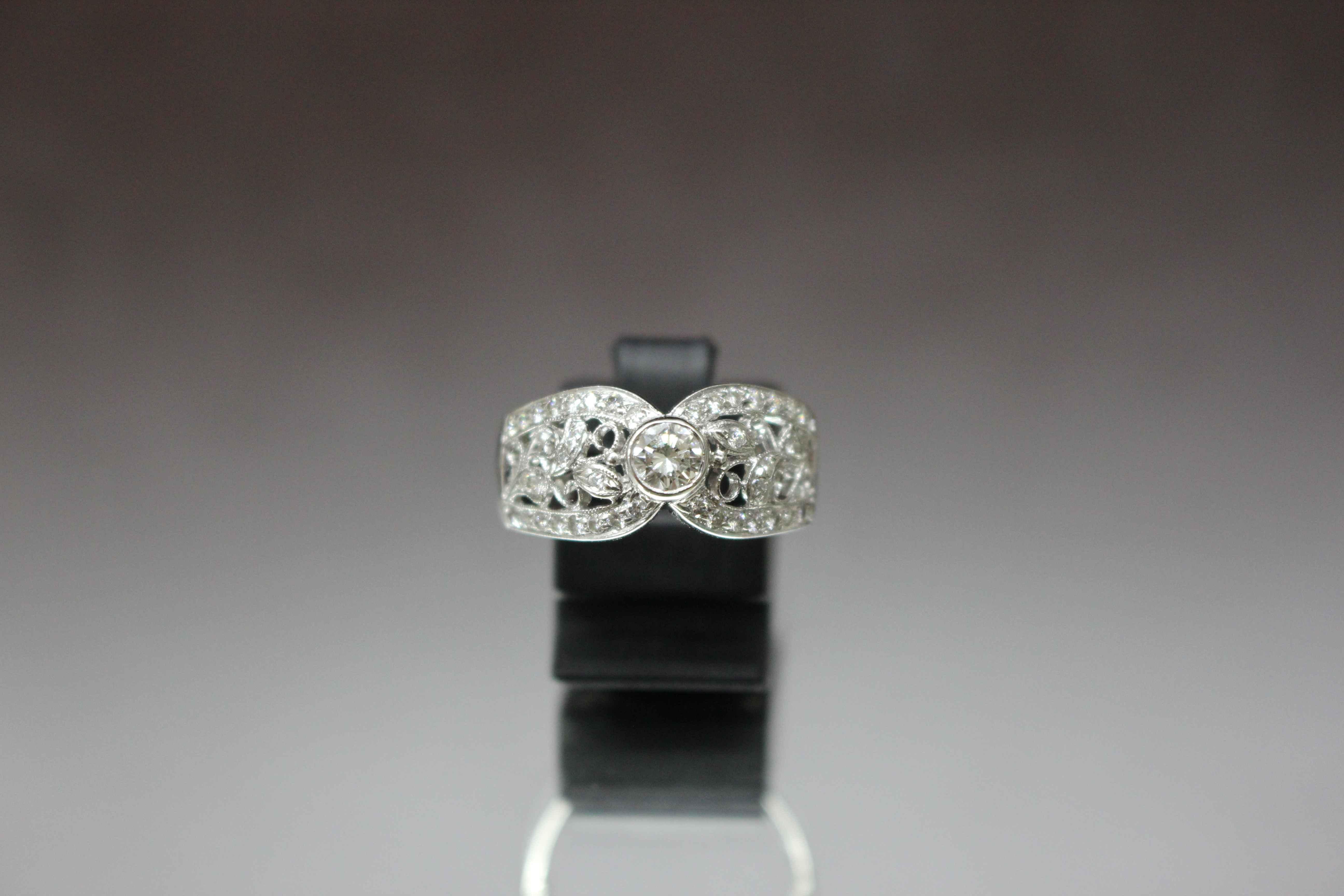 0.37ct 造型優雅淑女鑽戒
